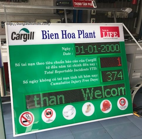 bang-led-hien-thi-thong-tin-ngoai-troi