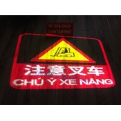 Đèn led logo chiếu xuống đường cảnh báo xe nâng.